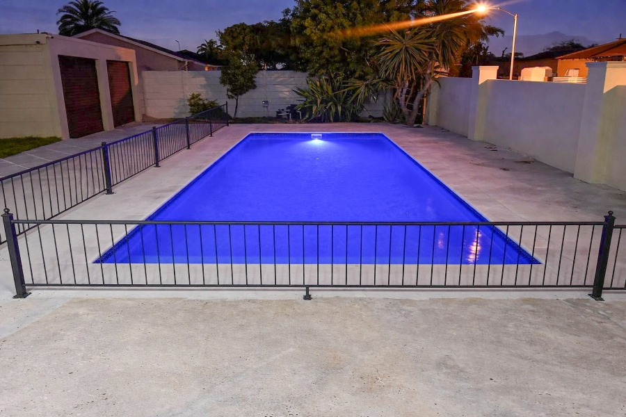 2 Bedroom Property for Sale in Ruyterwacht Western Cape